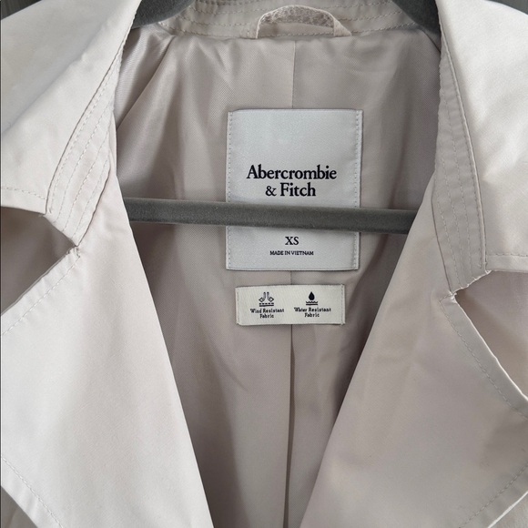 Abercrombie & Fitch Light Tan Trench Coat - Picture 2 of 3